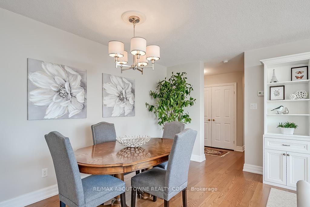 2 Bedrooms Condo at 1230 Marlborough,  Oakville For sale