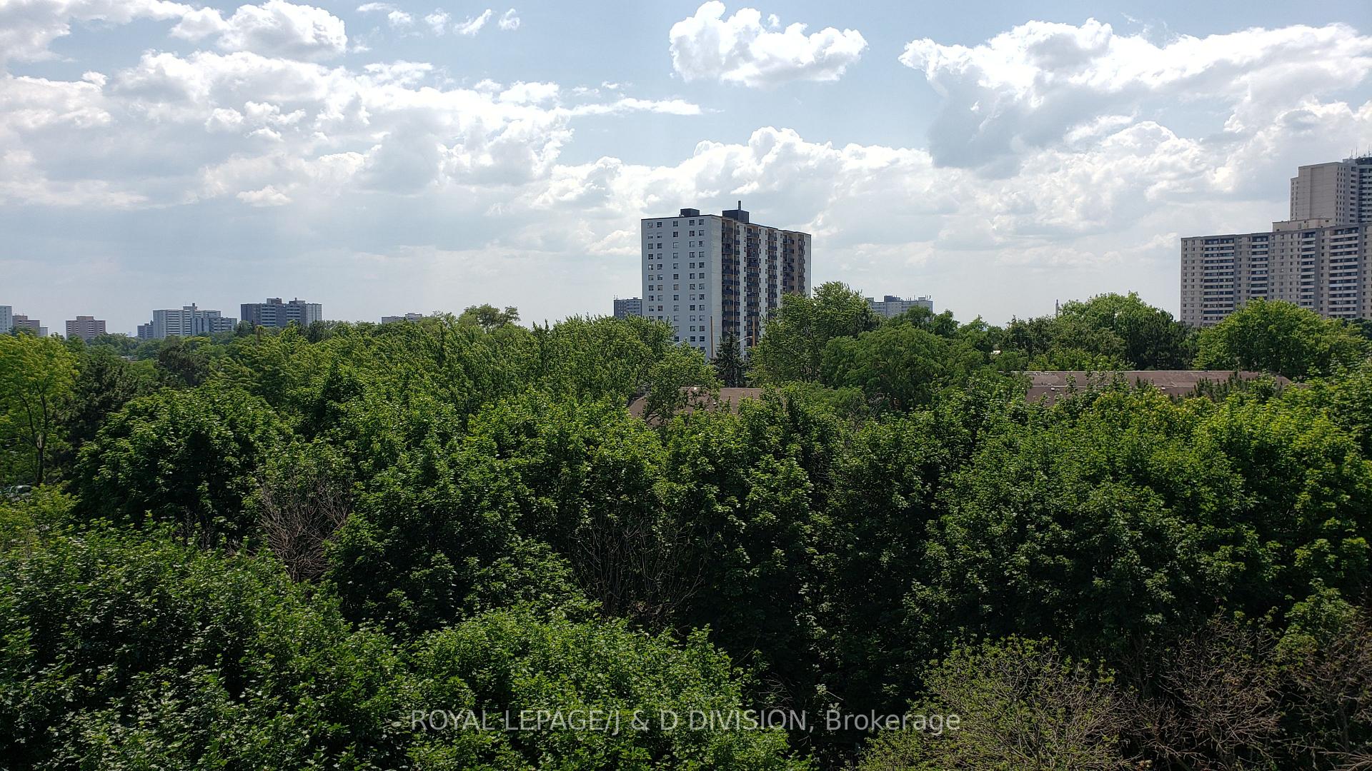 2 Bedrooms Condo at 10 Tobermory, Toronto For sale