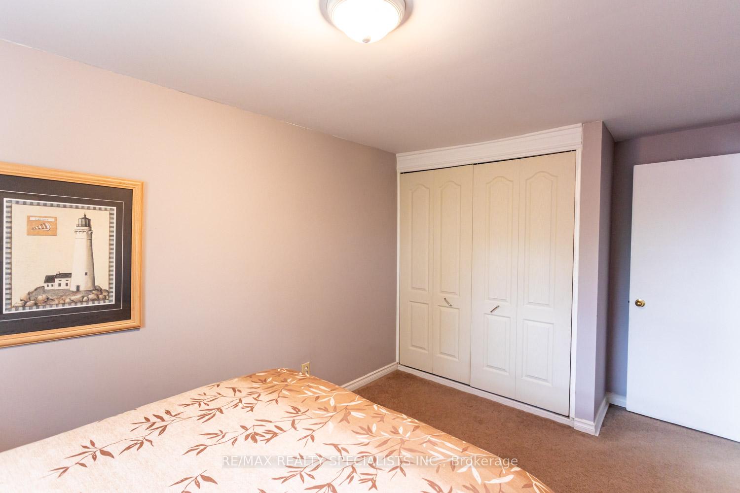 5 Bedrooms Condo at 405 Hyacinthe, Mississauga For sale