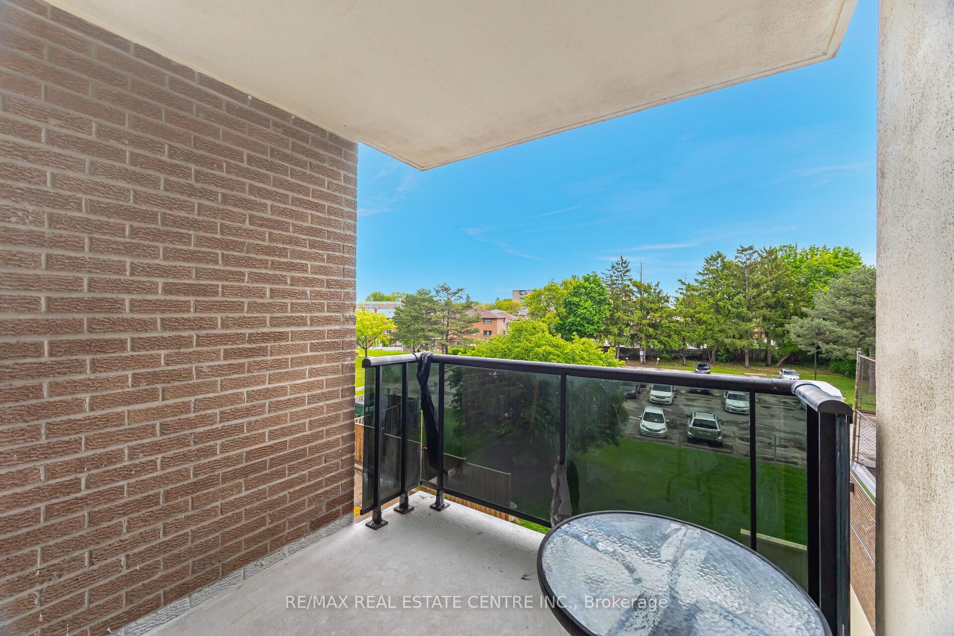2 Bedrooms Condo at 2825 Islington, Toronto For sale