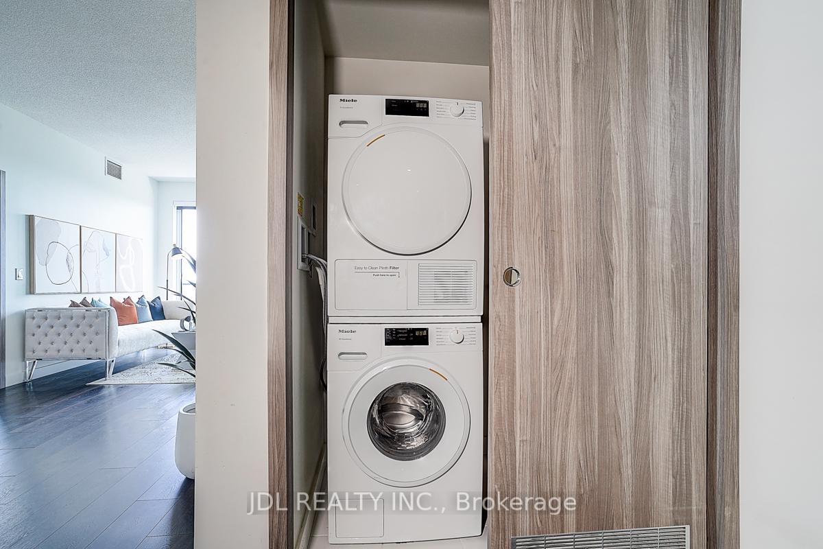 3 Bedrooms Condo at 95 Mcmahon, Toronto For sale