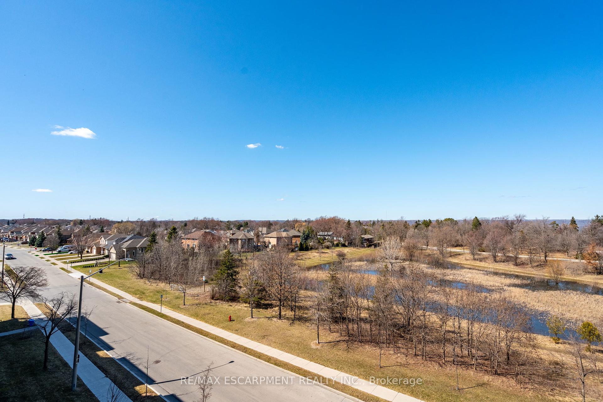 2 Bedrooms Condo at 1 Redfern, Hamilton For sale