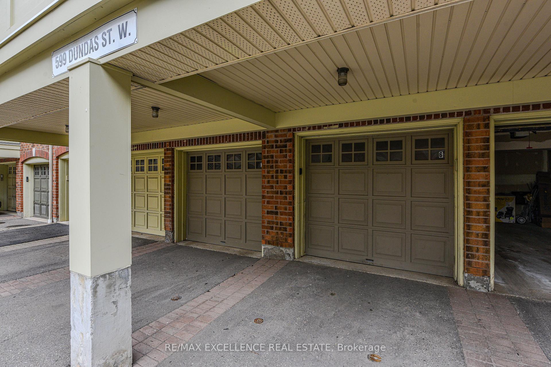 3 Bedrooms Condo at 599 Dundas, Mississauga For sale