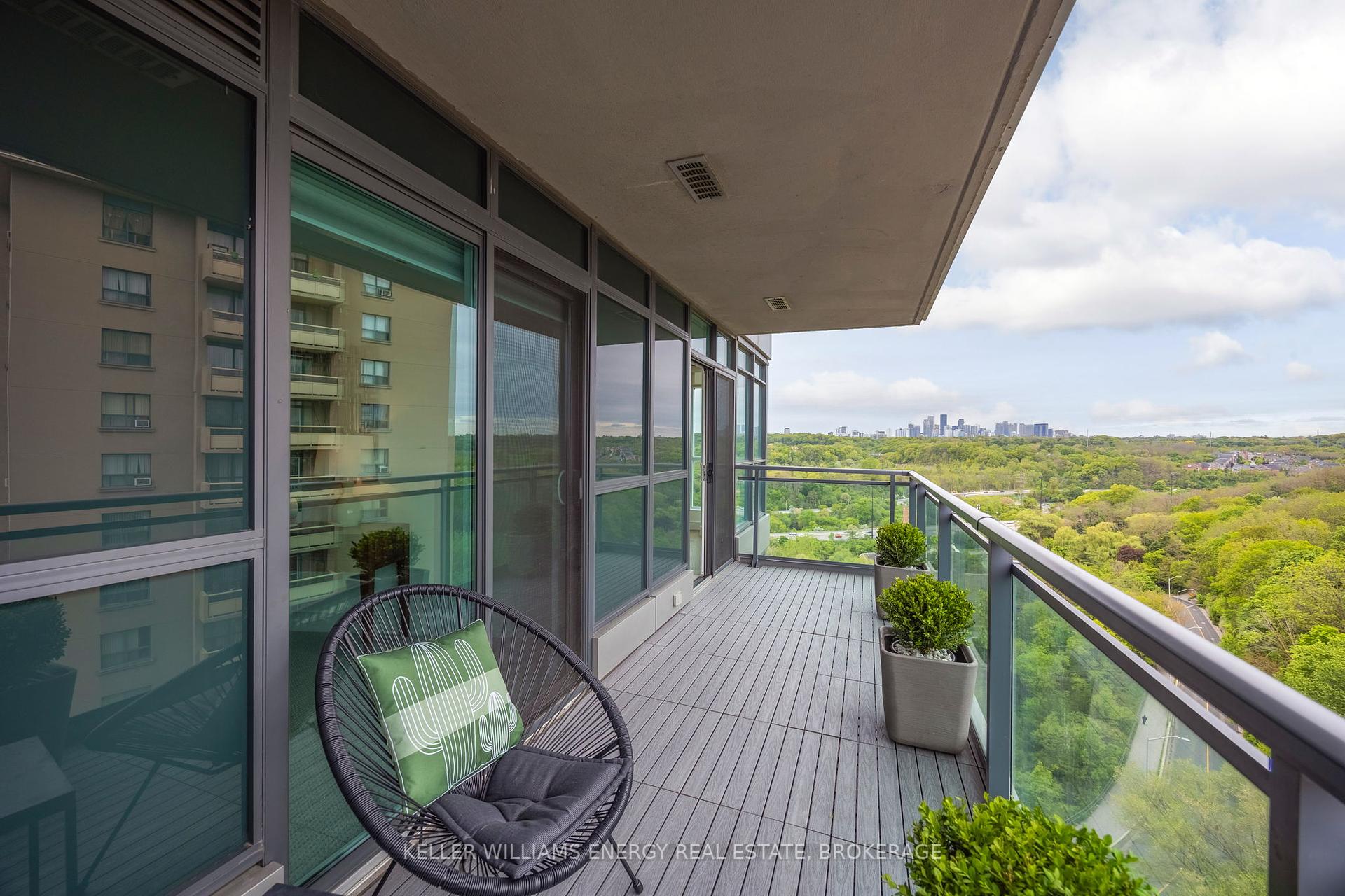 2 Bedrooms Condo at 1048 Broadview, Toronto For sale