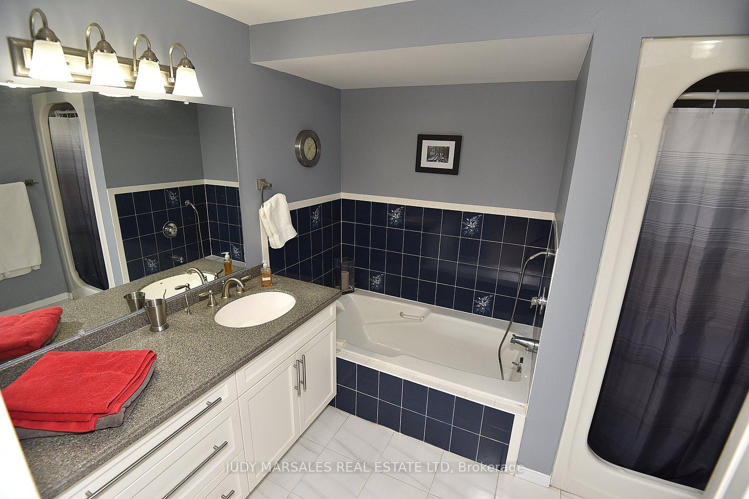 3 Bedrooms Condo at 644 Upper Paradise,  Hamilton For sale
