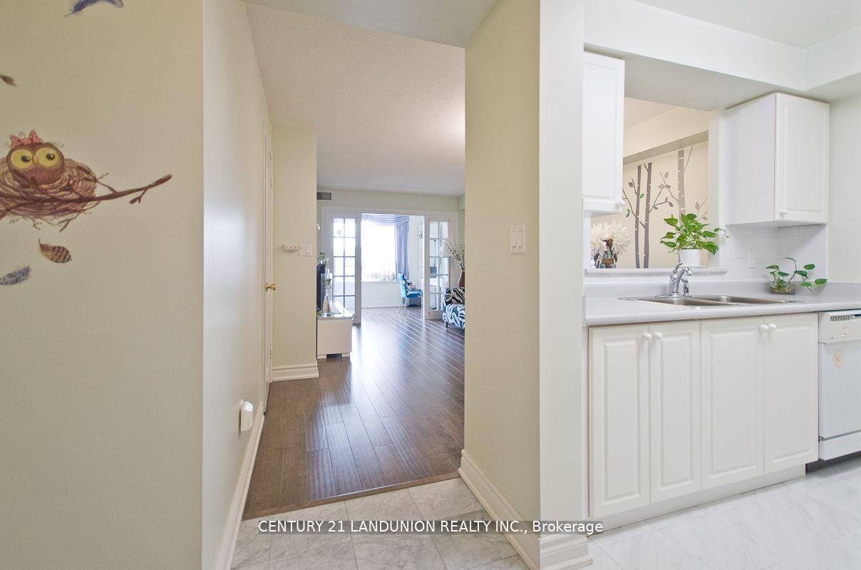 2 Bedrooms Condo at 88 Grandview,  Toronto For sale