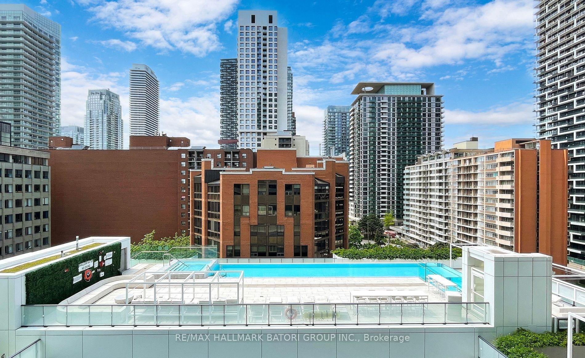 2 Bedrooms Condo at 161 Roehampton,  Toronto For sale
