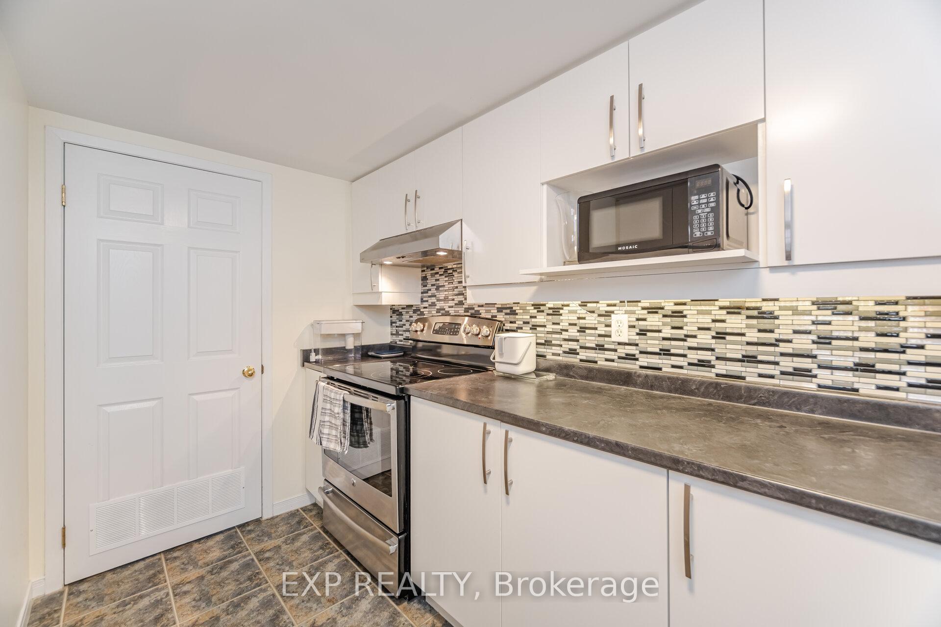 2 Bedrooms Condo at 216 Plains, Burlington For sale
