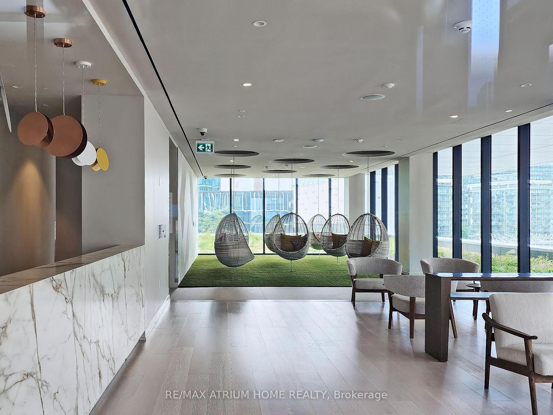 2 Bedrooms Condo at 55 Cooper, Toronto For sale