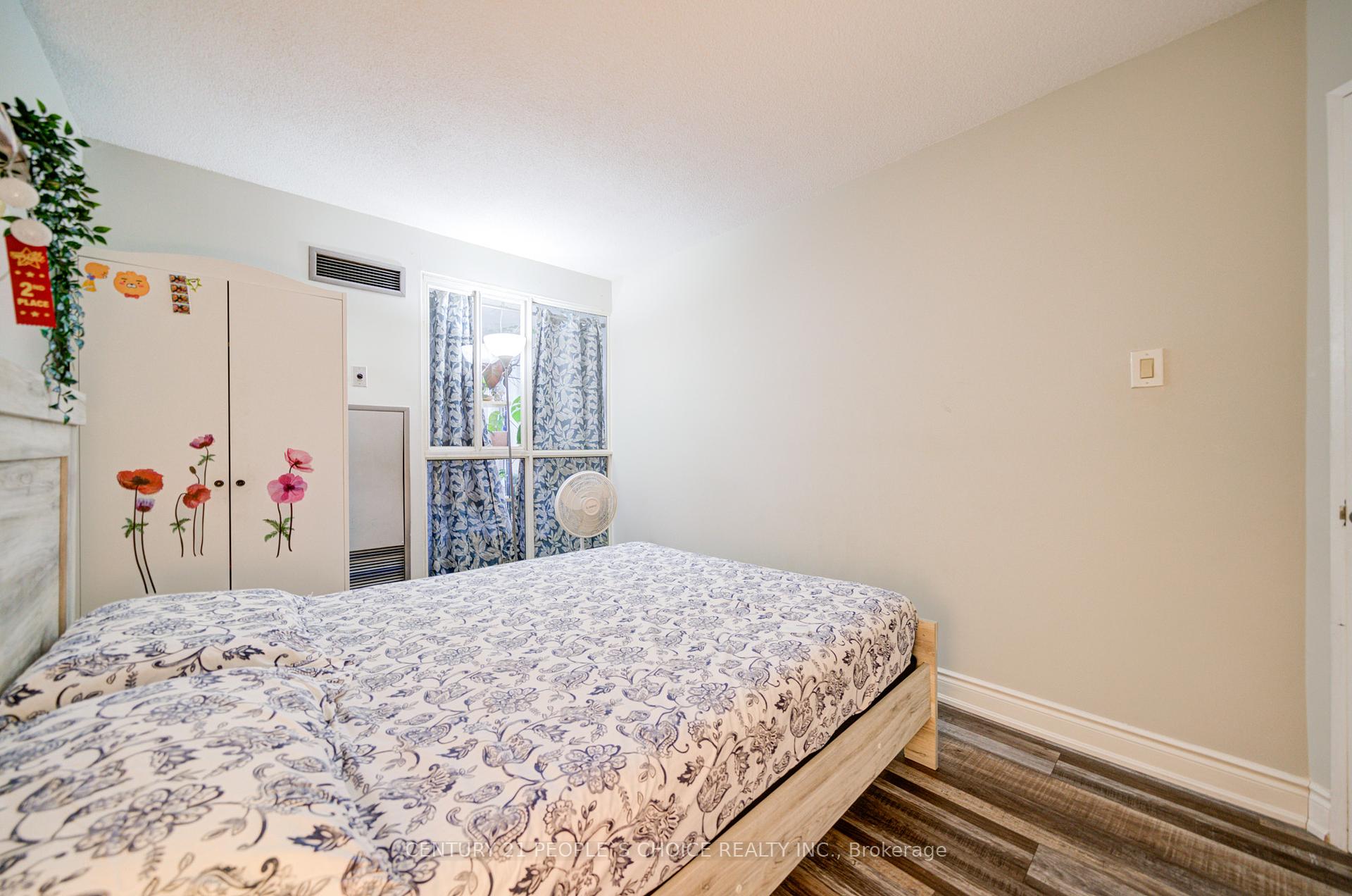 3 Bedrooms Condo at 4460 Tucana, Mississauga For sale