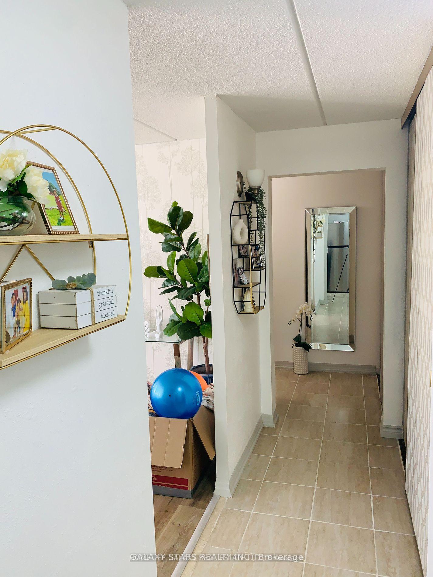 2 Bedrooms Condo at 2 Glamorgan,  Toronto For sale