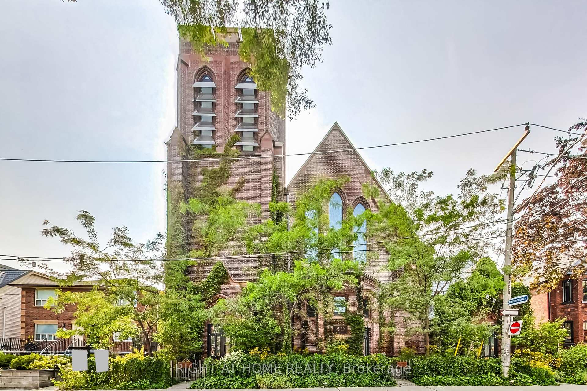 3 Bedrooms Condo at 40 Westmoreland, Toronto For sale