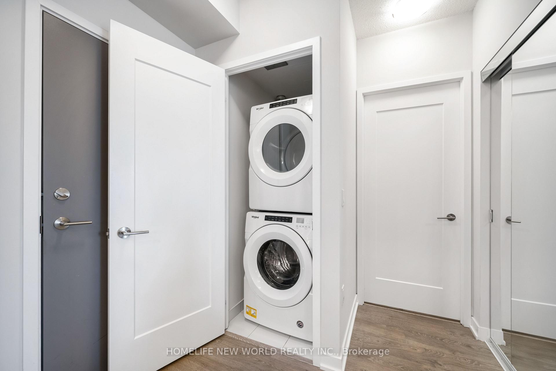 2 Bedrooms Condo at 99 John, Toronto For sale