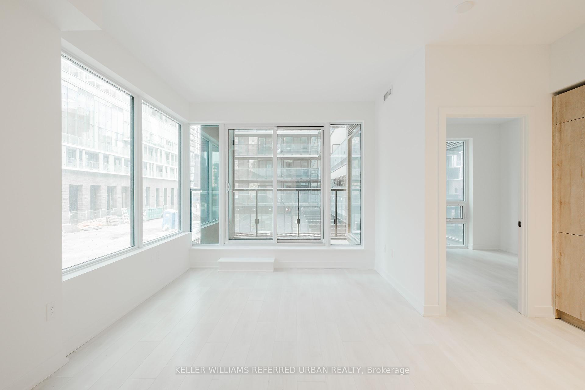 3 Bedrooms Condo at 127 Broadway, Toronto For sale