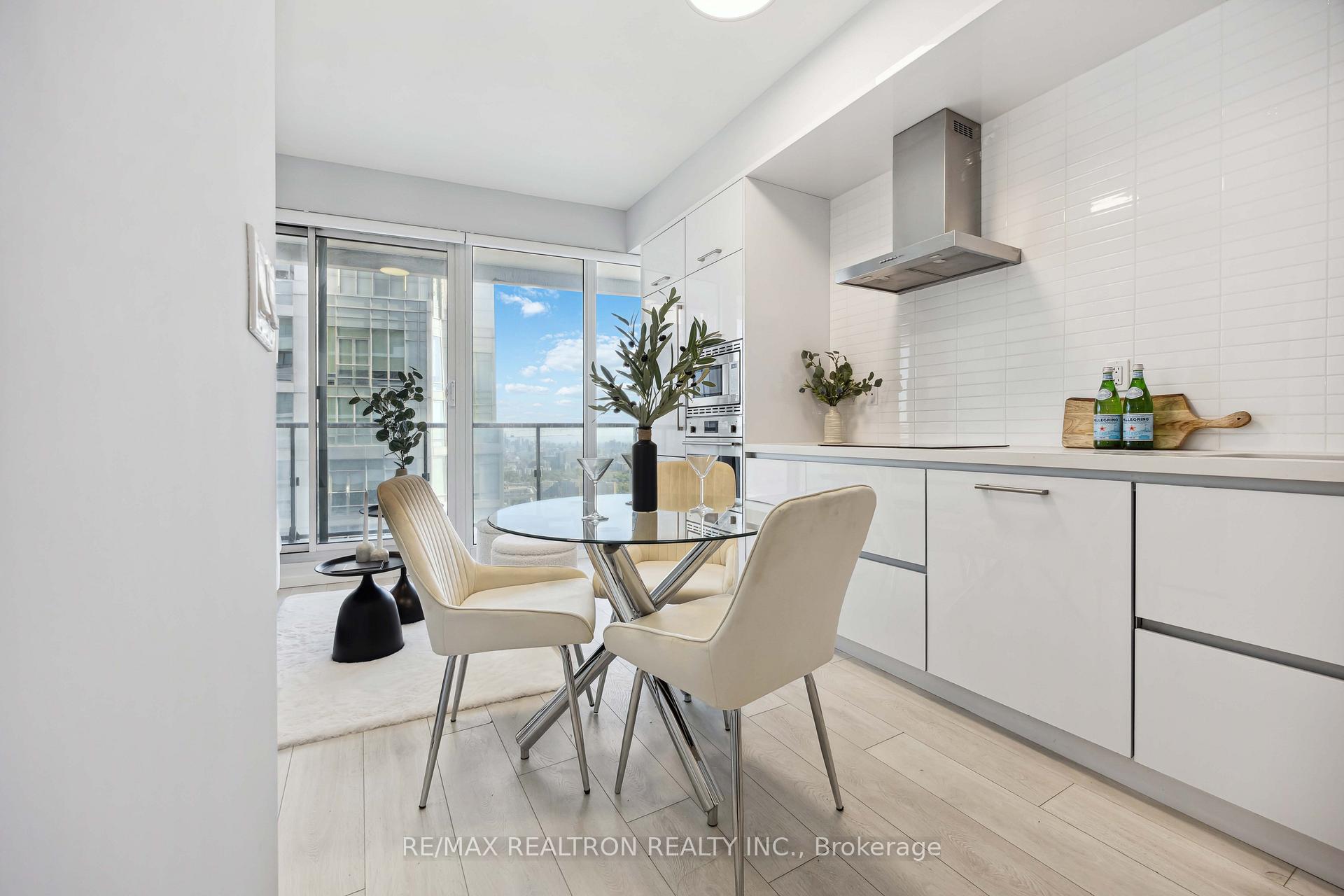 1 Bedroom Condo at 2221 Yonge, Toronto For sale