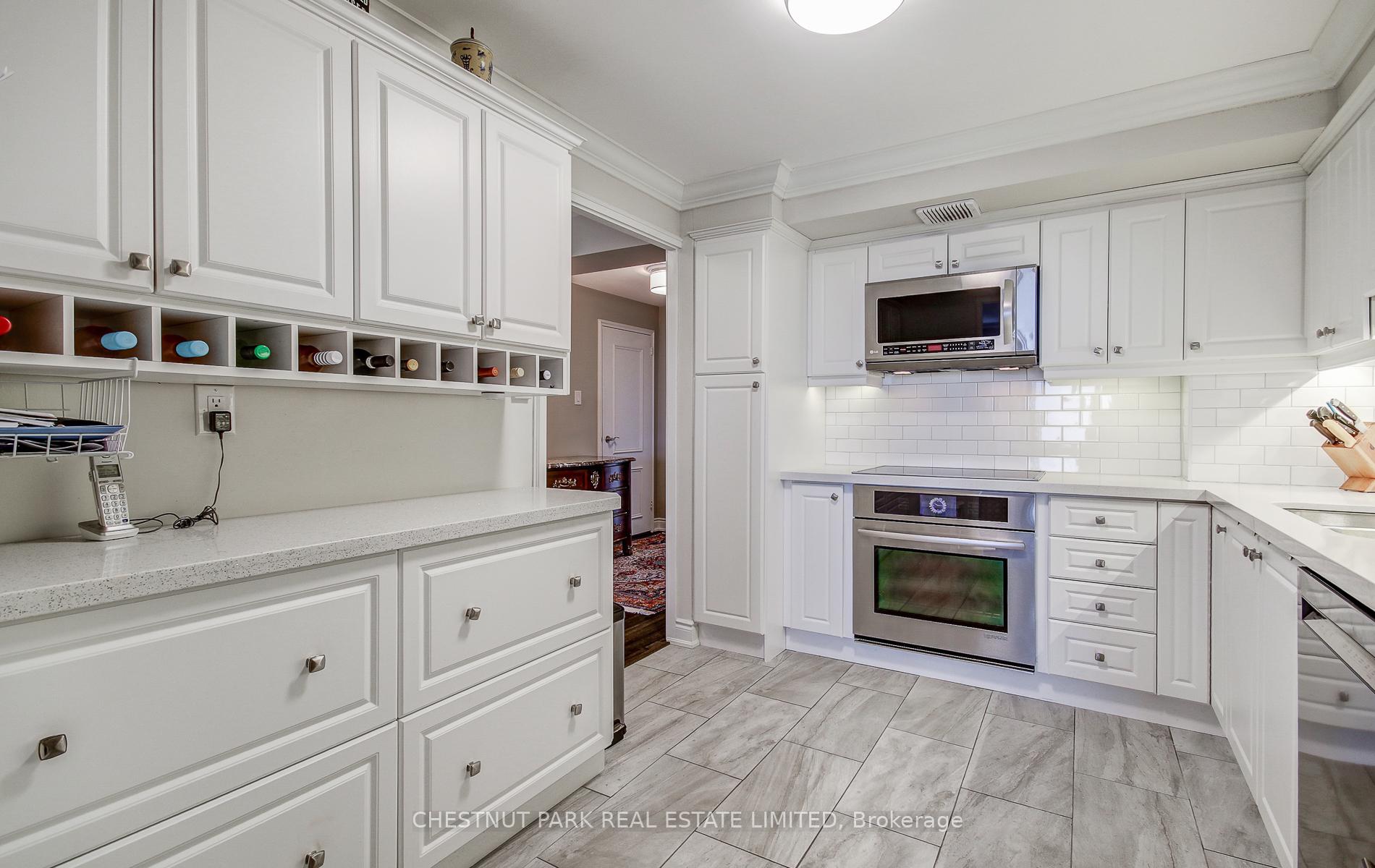 2 Bedrooms Condo at 1400 Dixie, Mississauga For sale