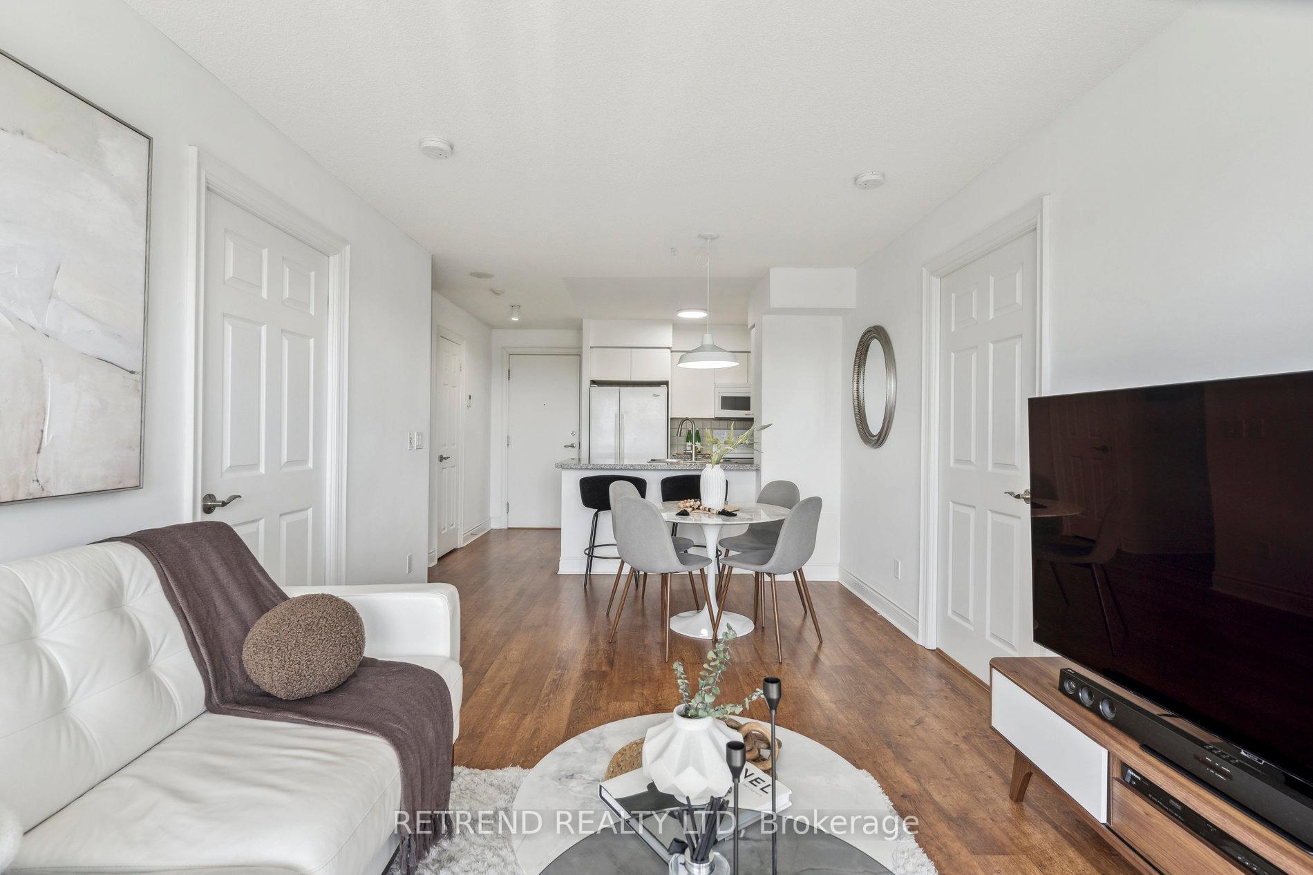 2 Bedrooms Condo at 15 Greenview, Toronto For sale