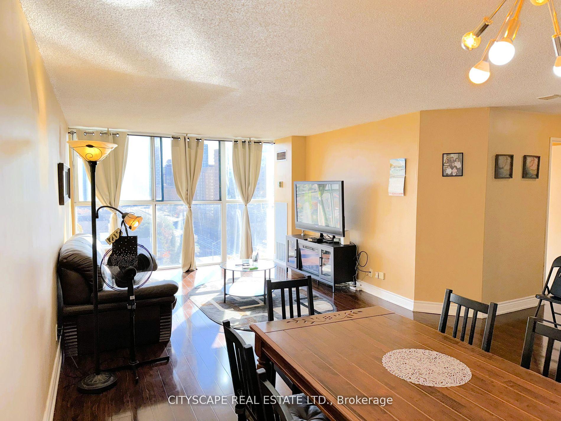2 Bedrooms Condo at 25 Trailwood, Mississauga For sale