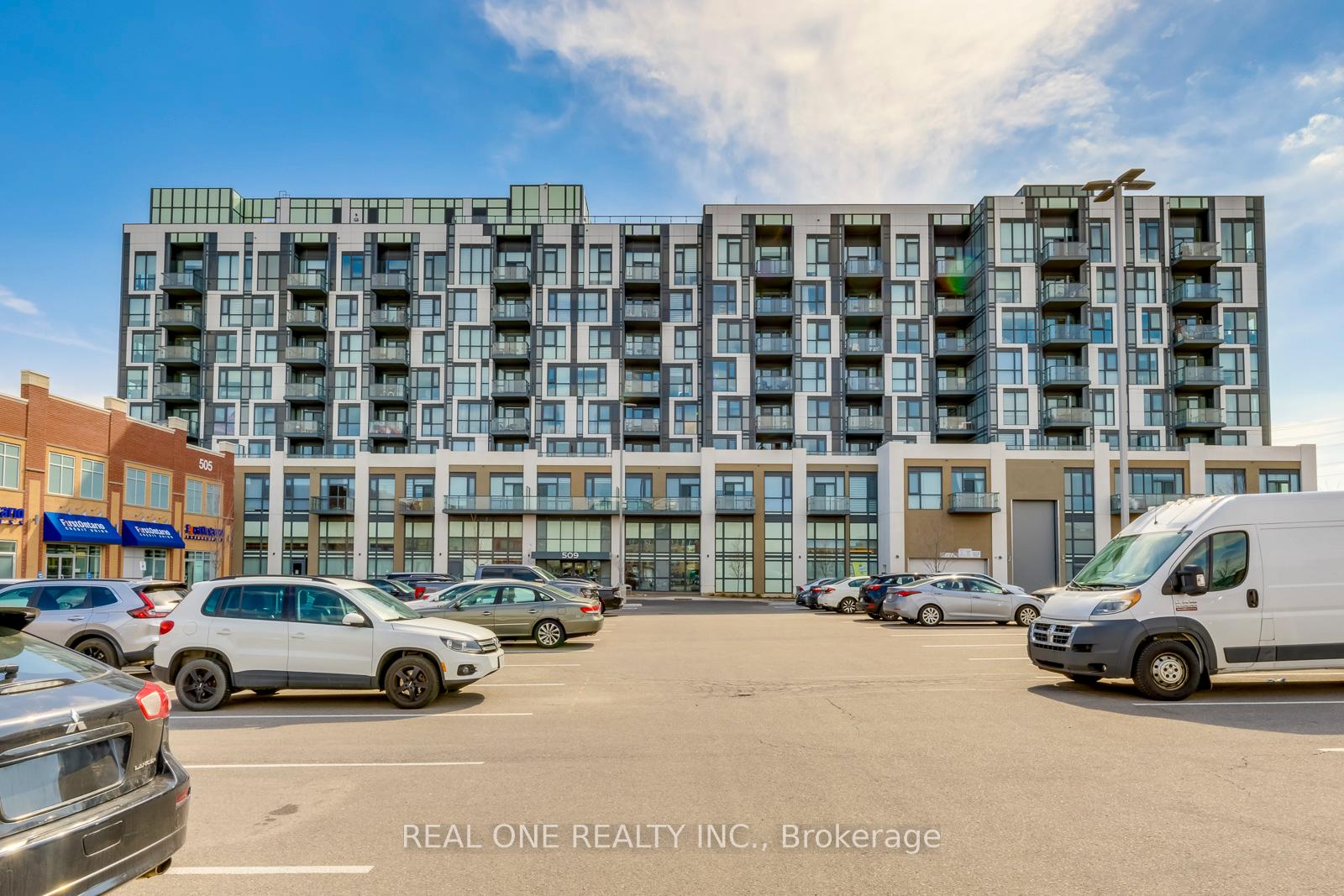 3 Bedrooms Condo at 509 Dundas, Oakville For sale