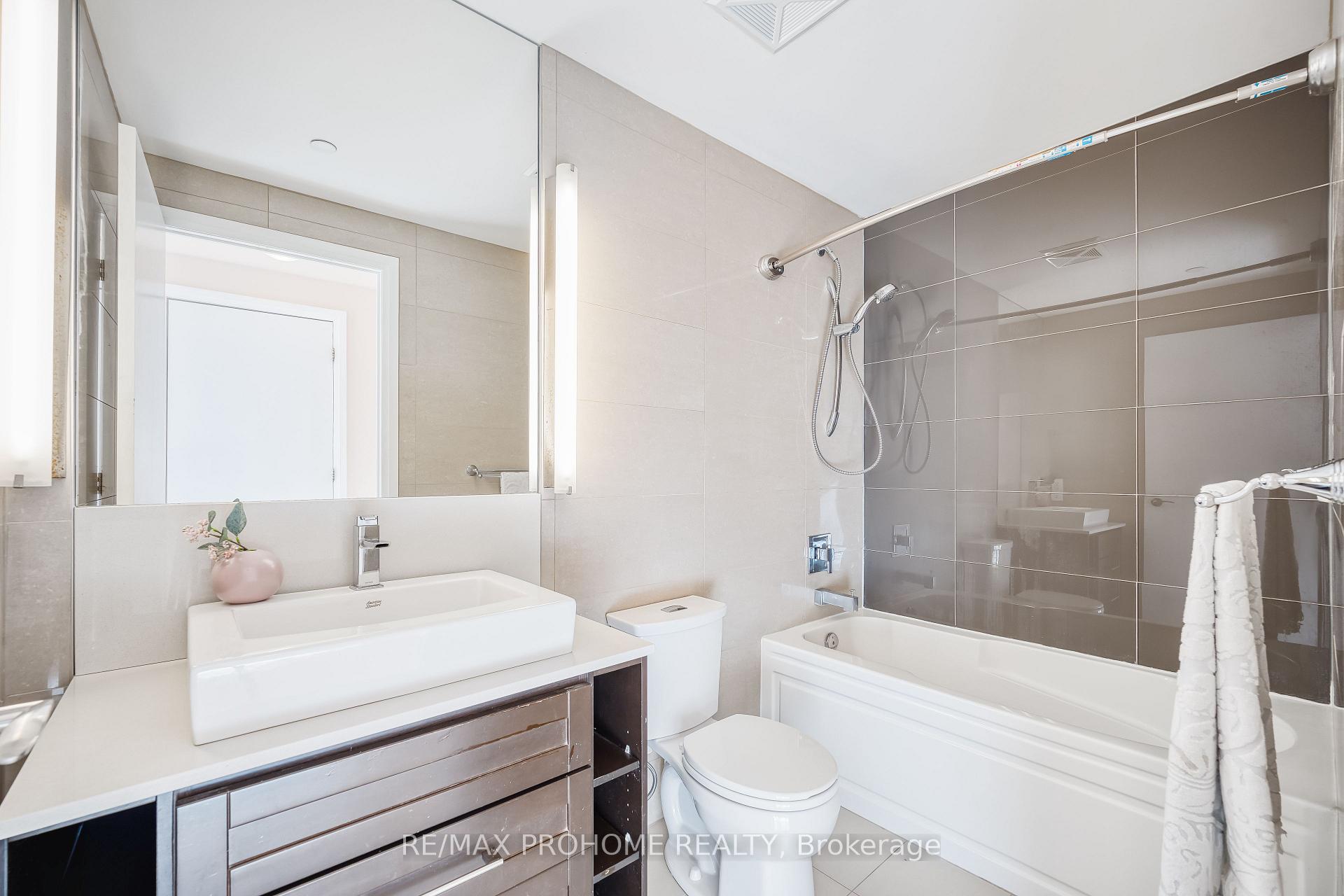 2 Bedrooms Condo at 21 Clairtrell, Toronto For sale