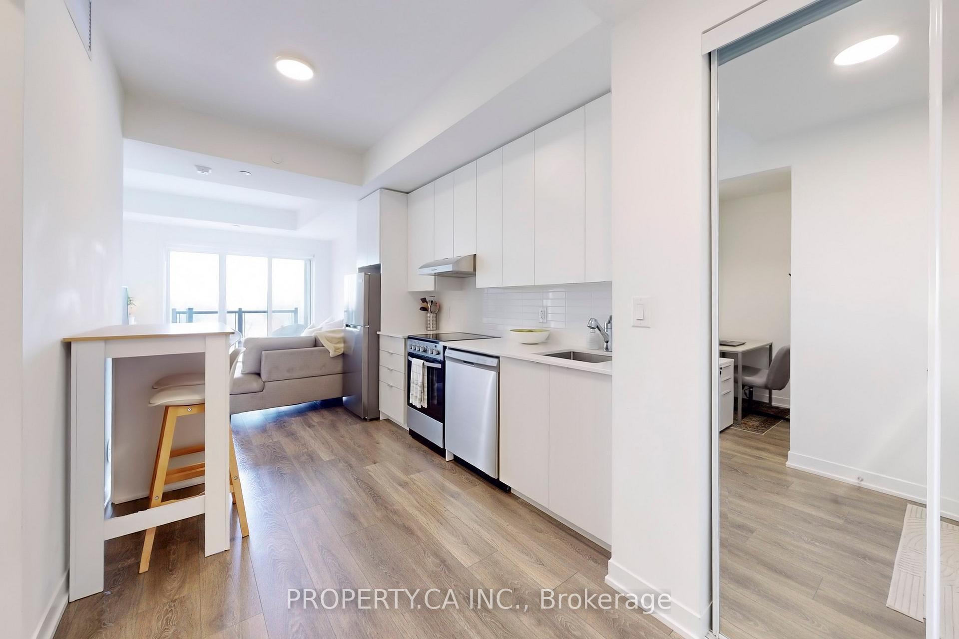 2 Bedrooms Condo at 165 Canon Jackson, Toronto For sale