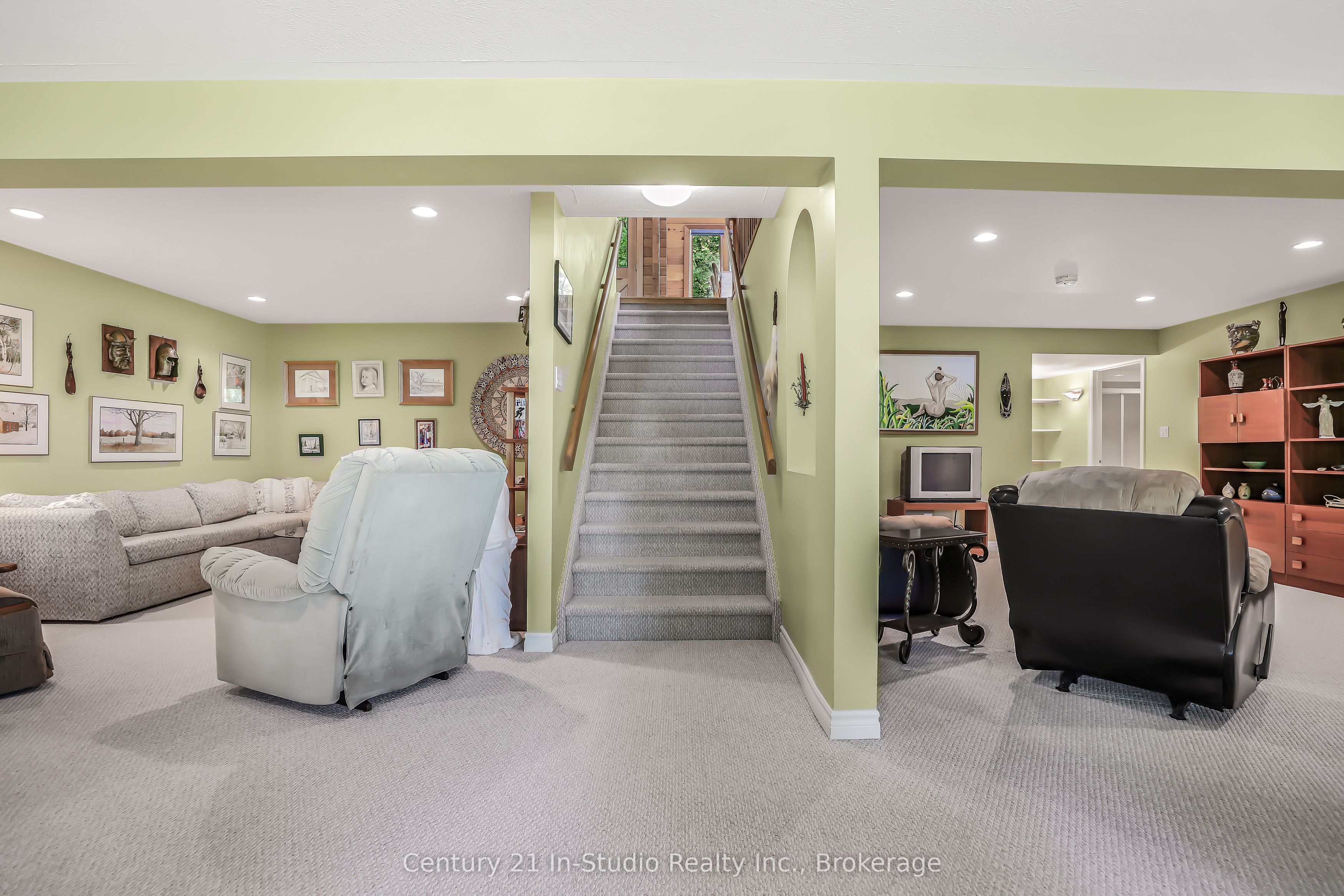 504877 GREY 1 Road