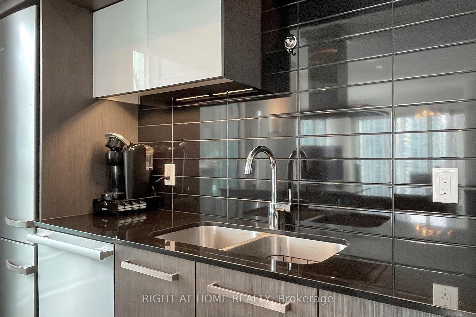 3 Bedrooms Condo at 8 The Esplanade, Toronto For sale