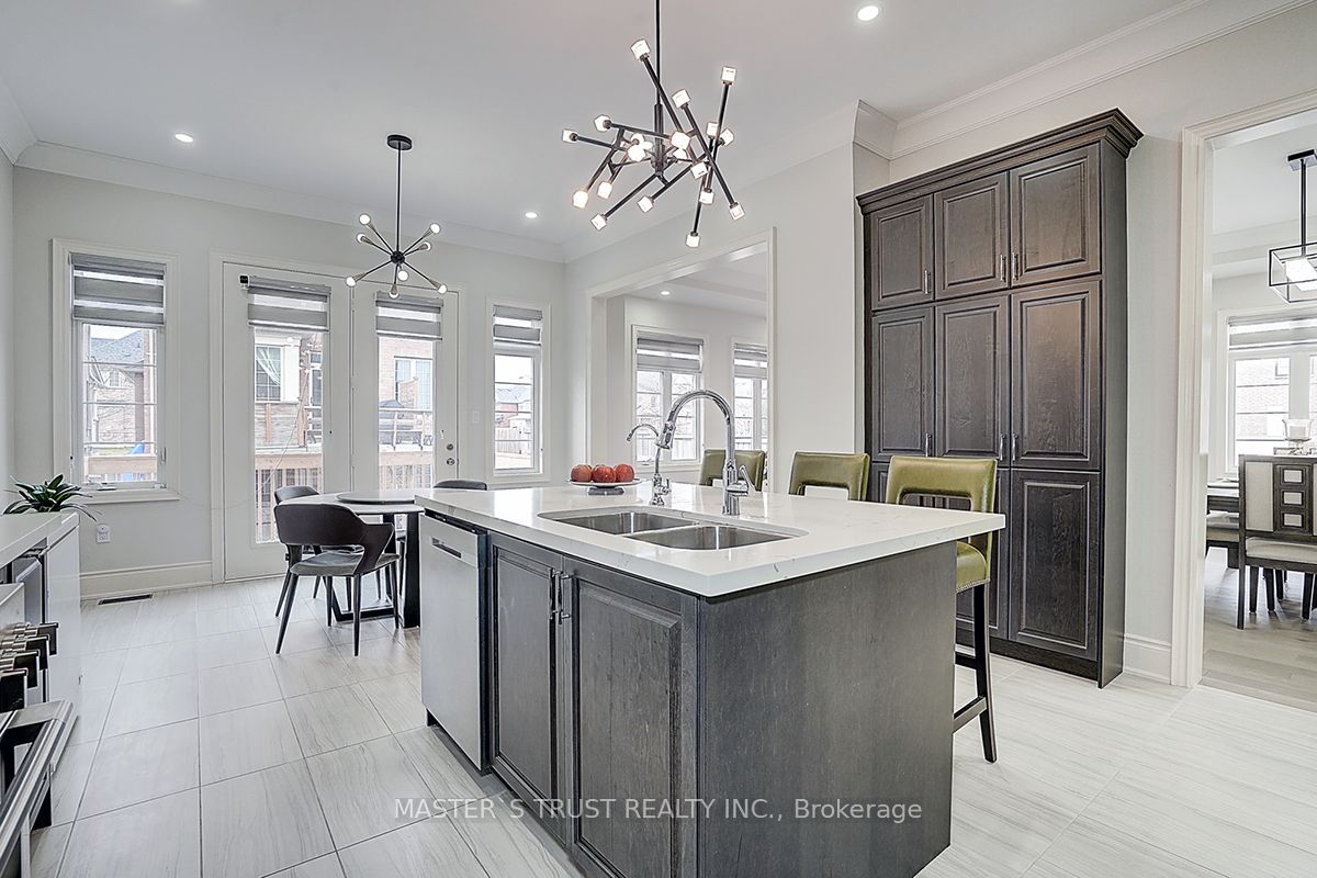 220 Wesmina Avenue, Whitchurch-Stouffville Stouffville