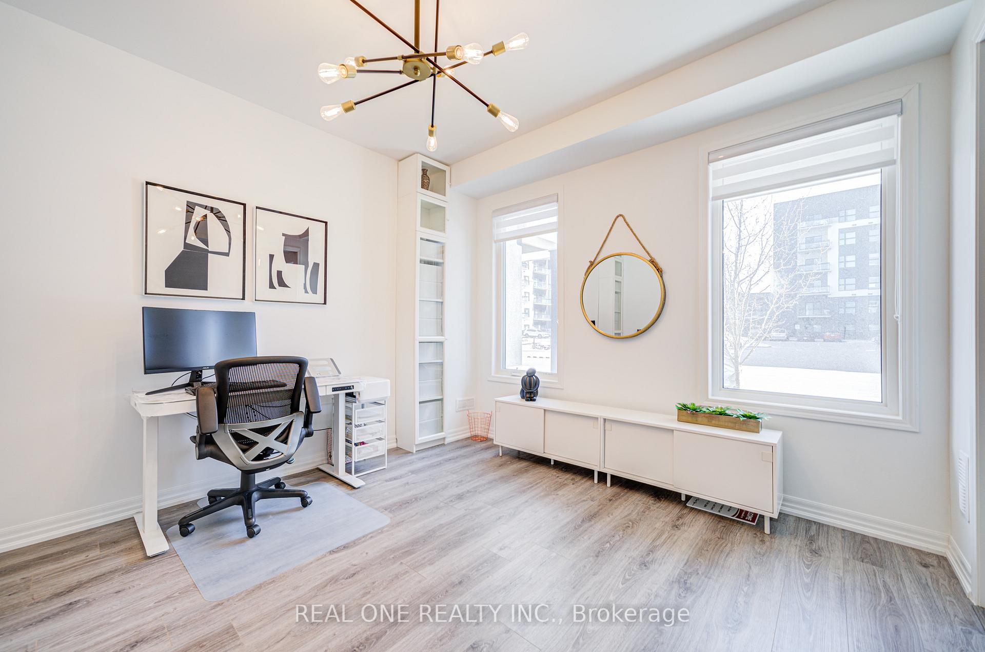 4 Bedrooms Condo at 91 Grovewood Common, Oakville For sale