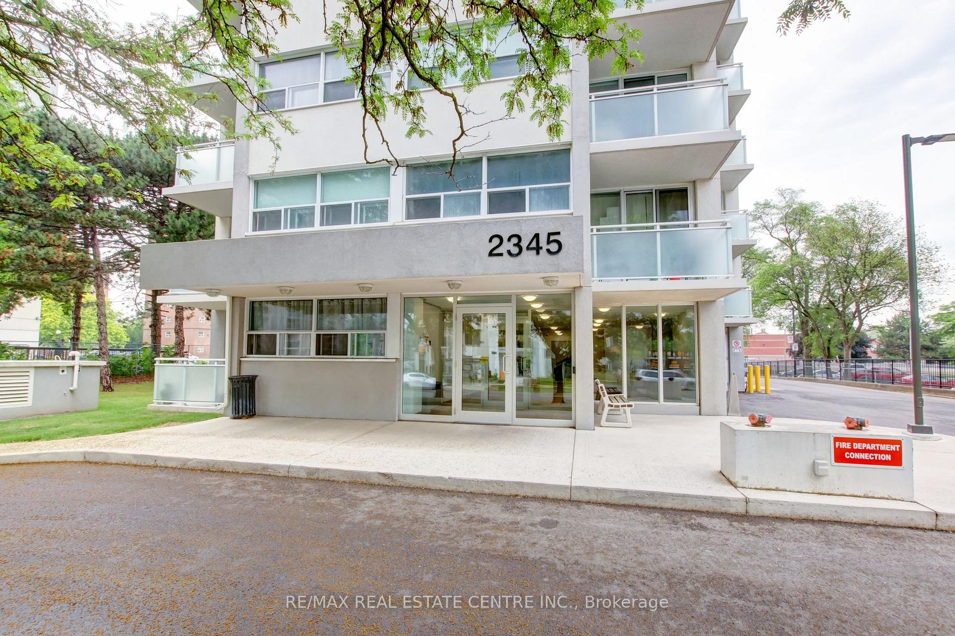 3 Bedrooms Condo at 2345 Confederation, Mississauga For sale
