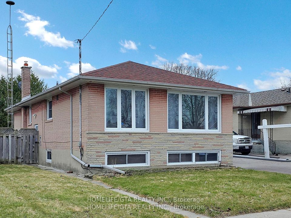 107 Milford Haven Drive, Toronto, ON M1G 3C9