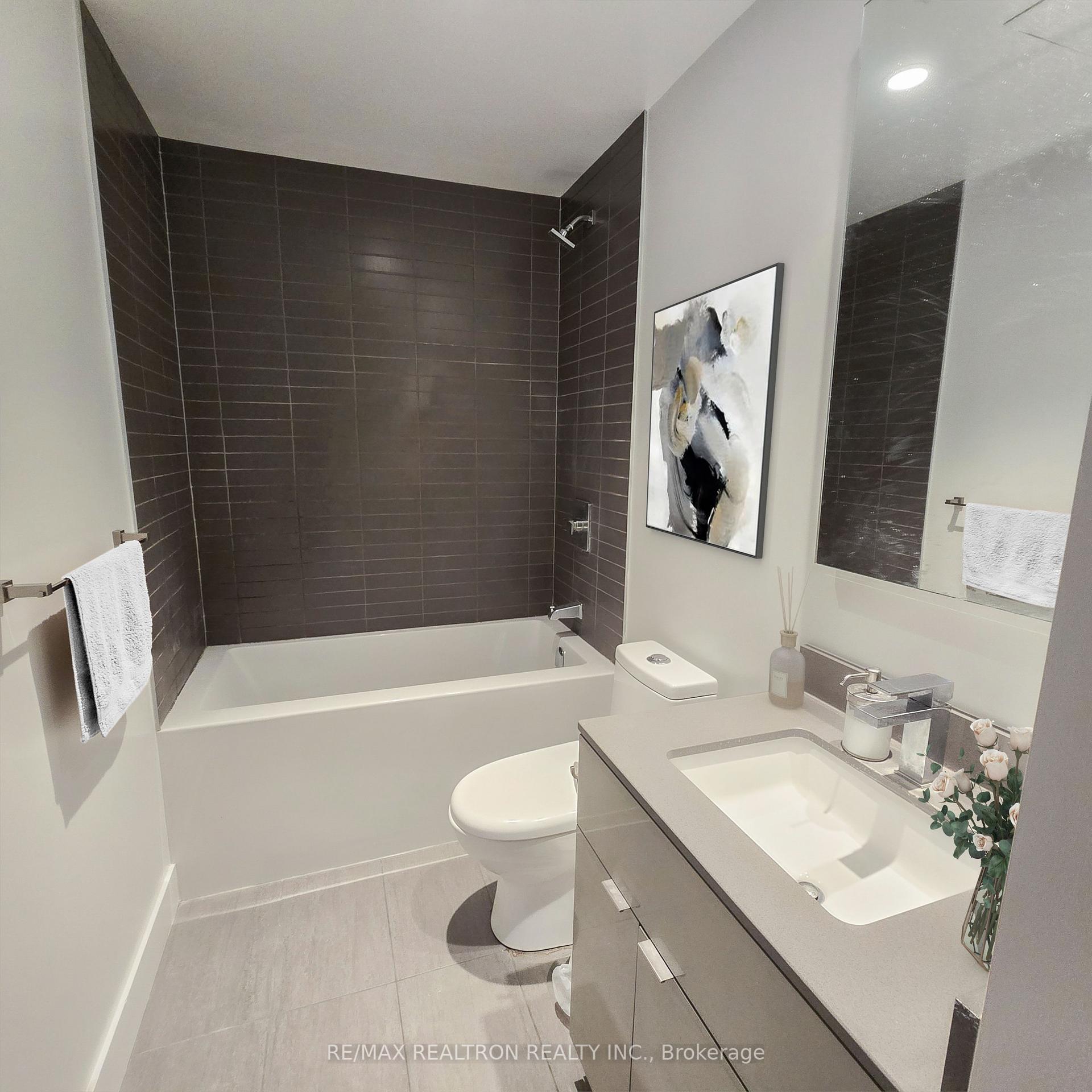 2 Bedrooms Condo at 7 Grenville, Toronto For sale