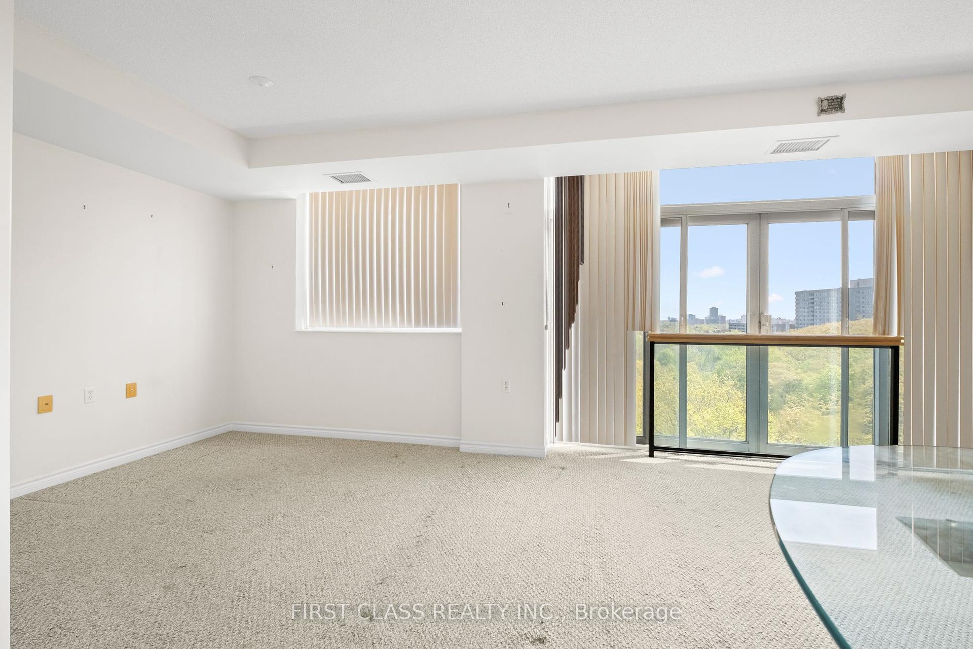 3 Bedrooms Condo at 200 Burnhamthorpe, Mississauga For sale
