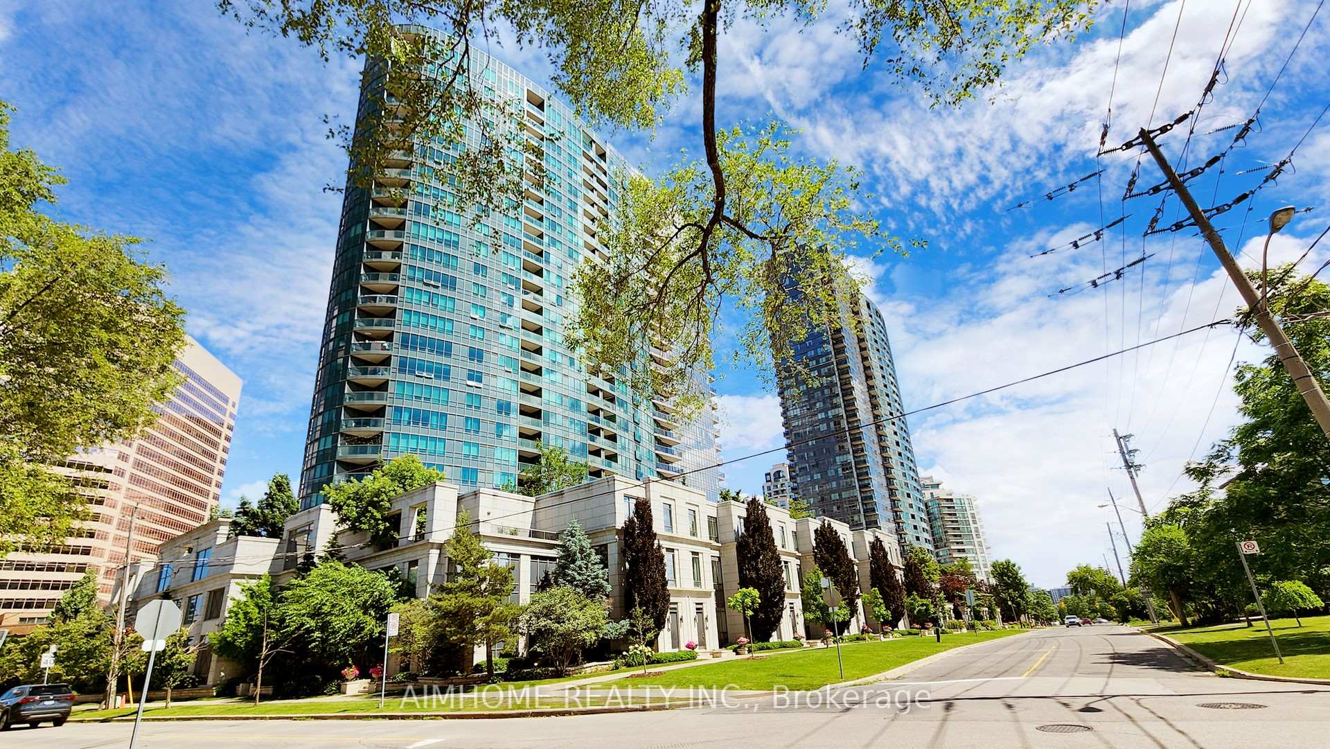 2 Bedrooms Condo at 25 Greenview, Toronto For sale