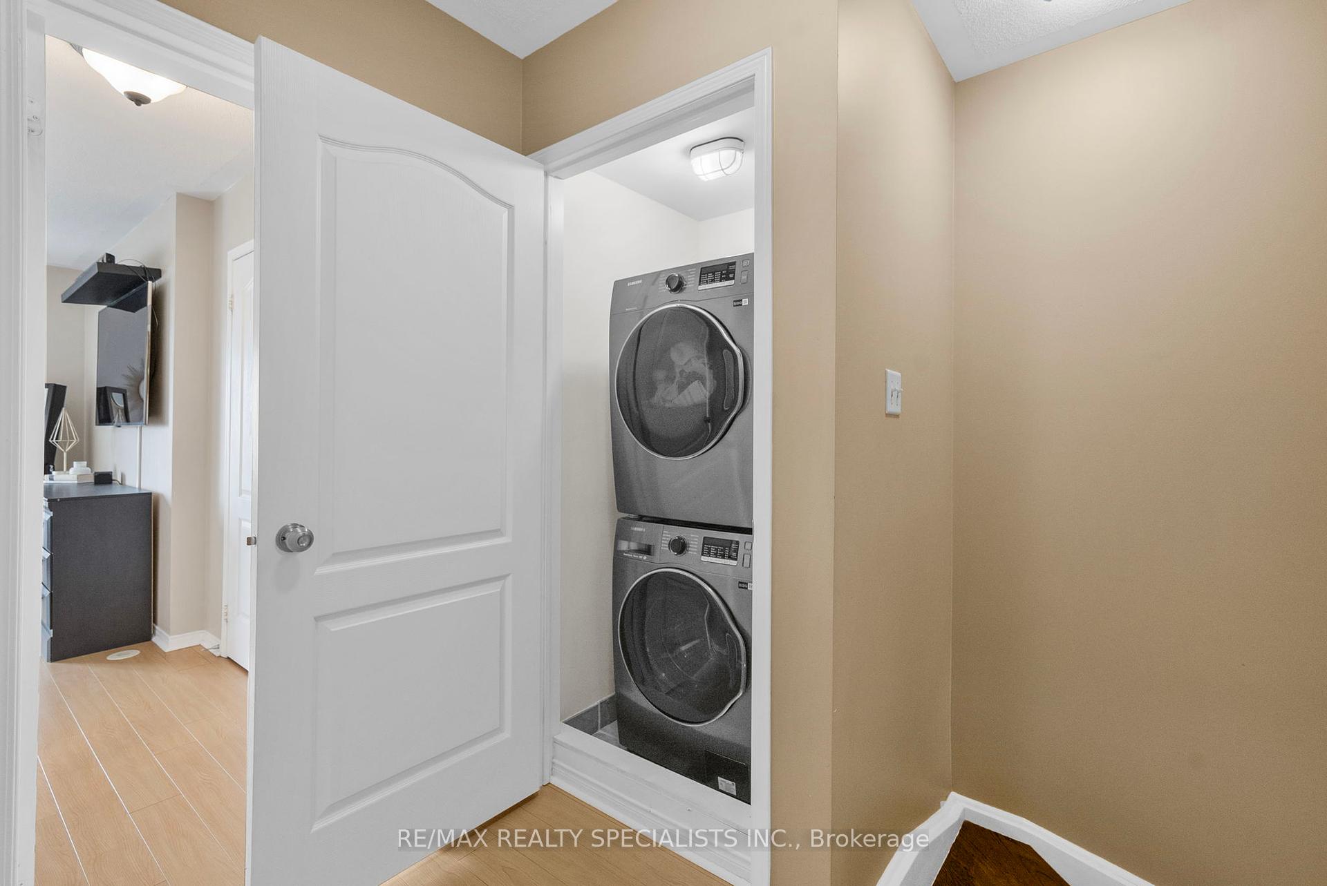 2 Bedrooms Condo at 3985 Eglinton, Mississauga For sale