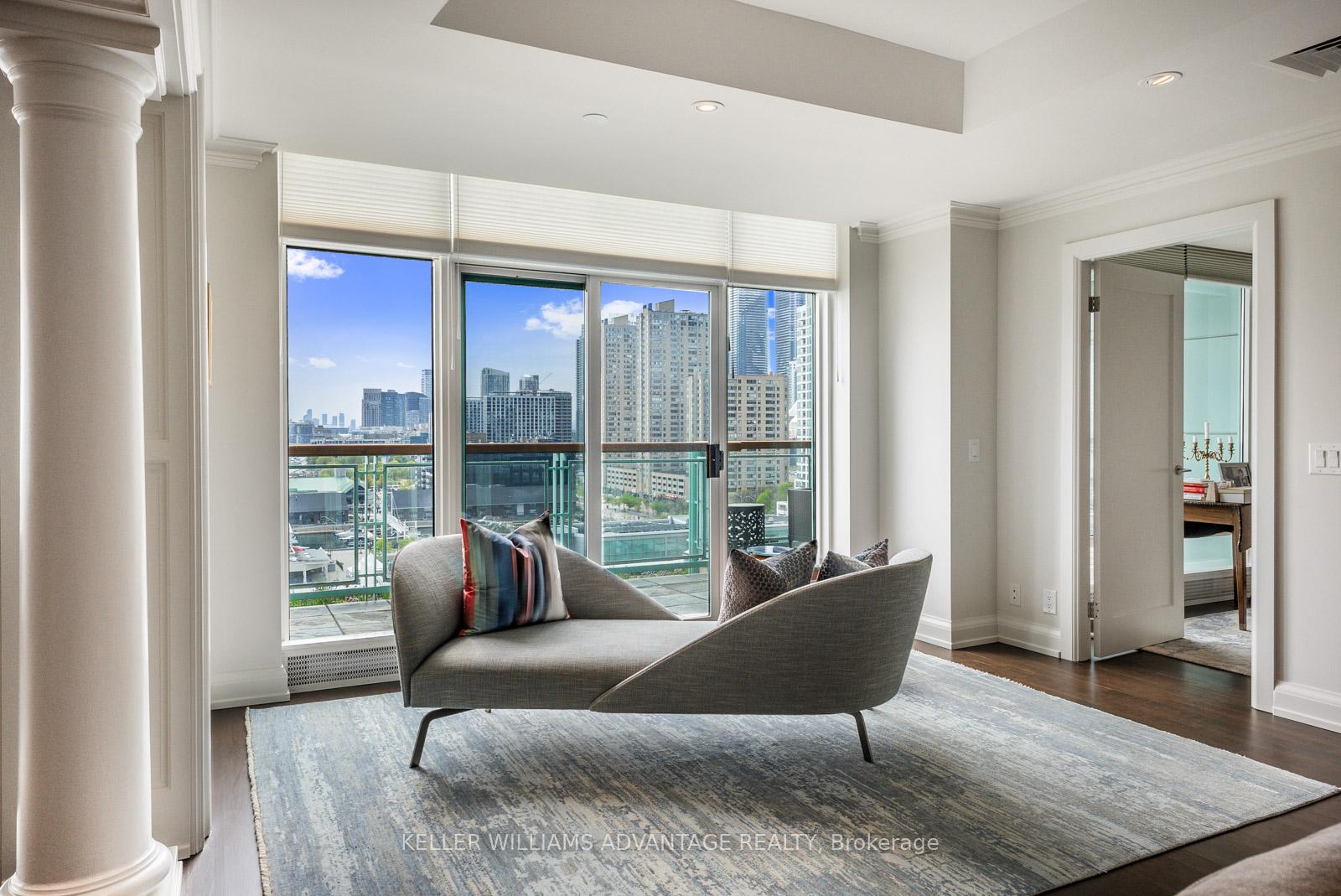 5 Bedrooms Condo at 211 Queens, Toronto For sale
