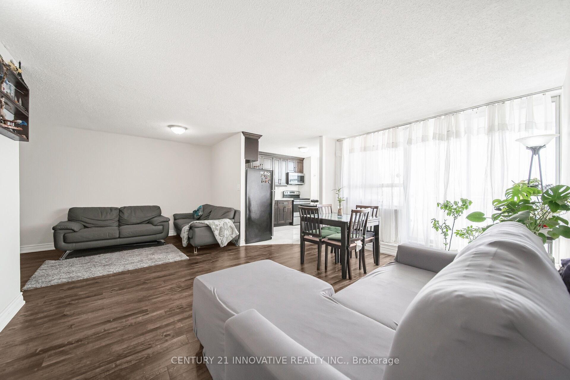 2 Bedrooms Condo at 100 Wingarden, Toronto For sale
