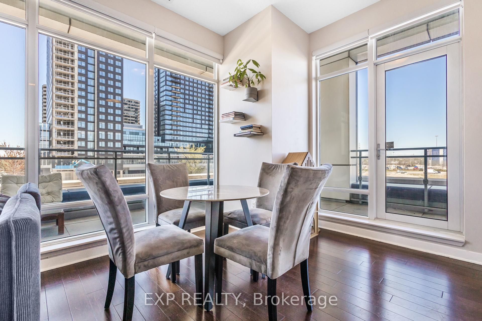 2 Bedrooms Condo at 360 Square One, Mississauga For sale