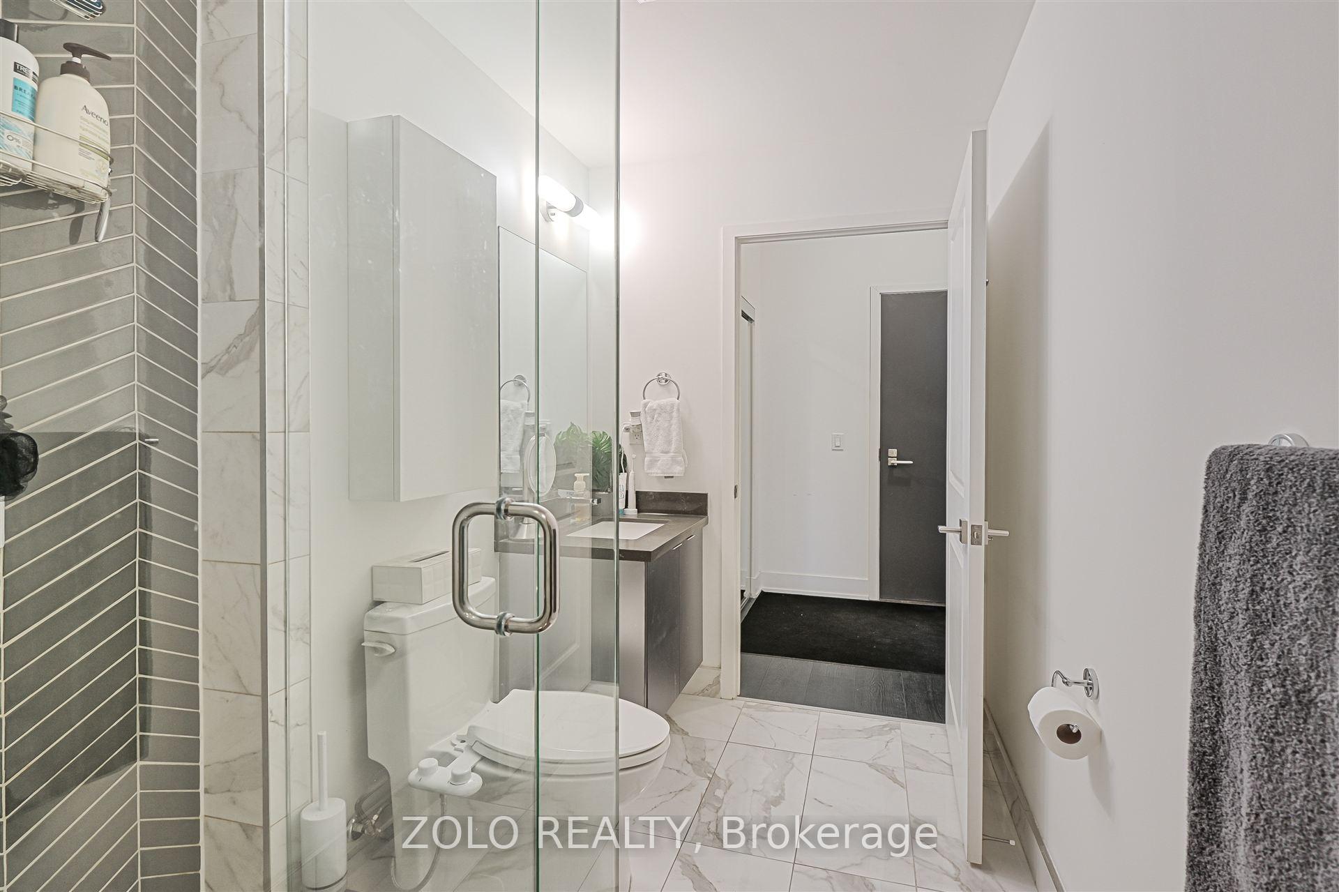 2 Bedrooms Condo at 2908 highway 7,  Vaughan For sale