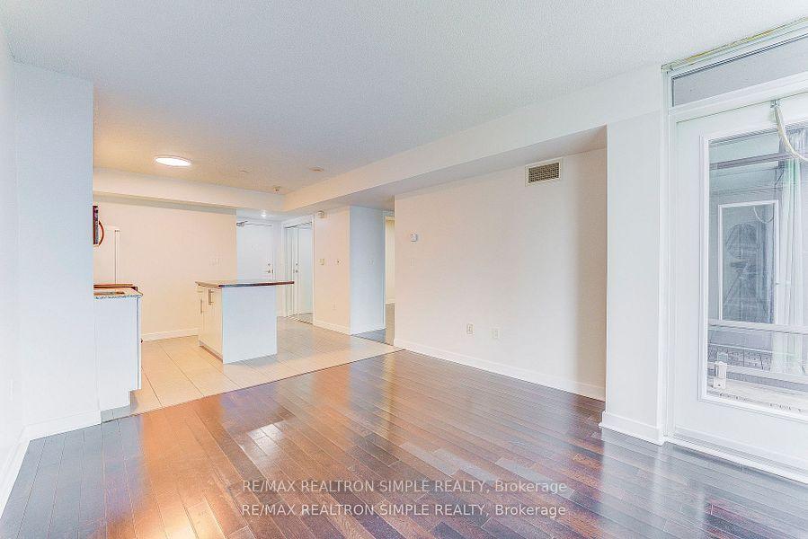 2 Bedrooms Condo at 15 Brunel, Toronto For sale