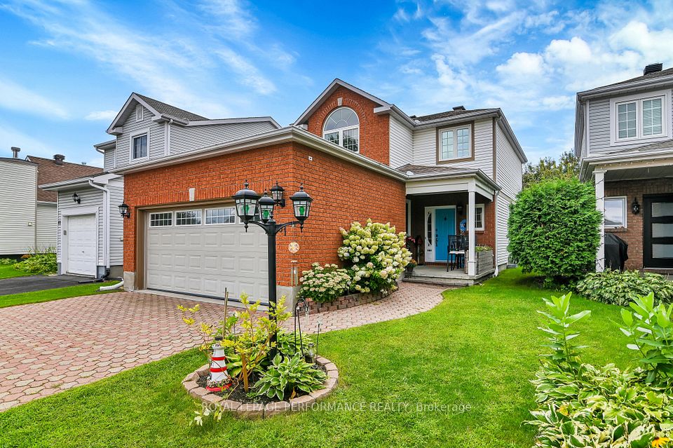 81 Armagh Way, Barrhaven, ON K2J 4C1