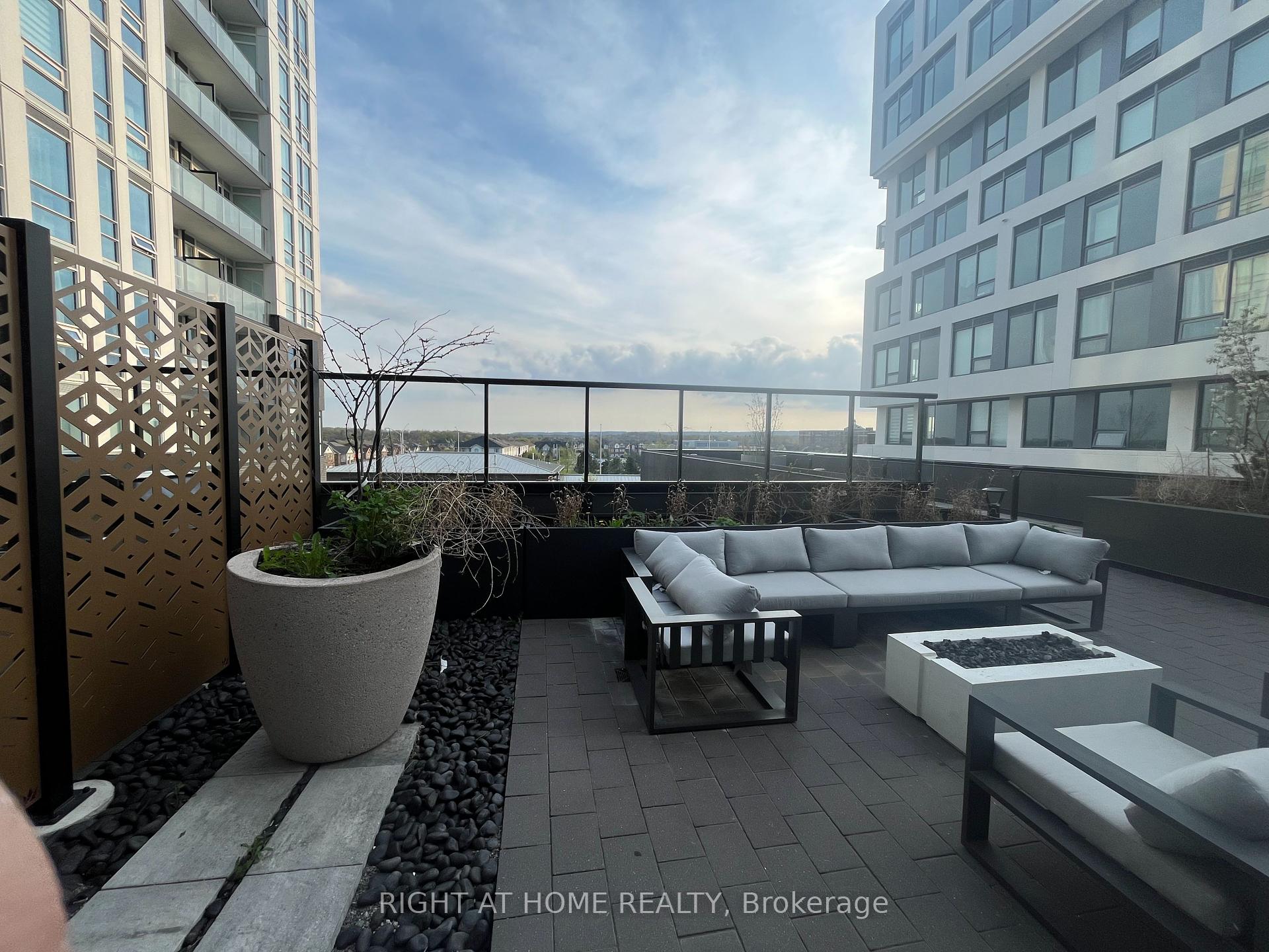 1 Bedroom Condo at 3005 Pine Glen, Oakville For sale