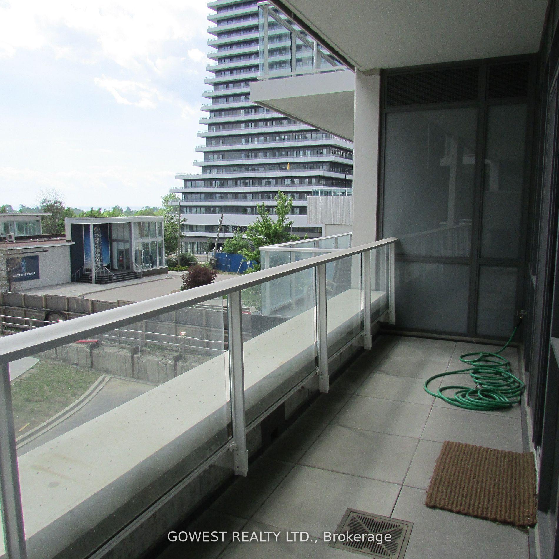 2 Bedrooms Condo at 70 Annie Craig,  Toronto For sale