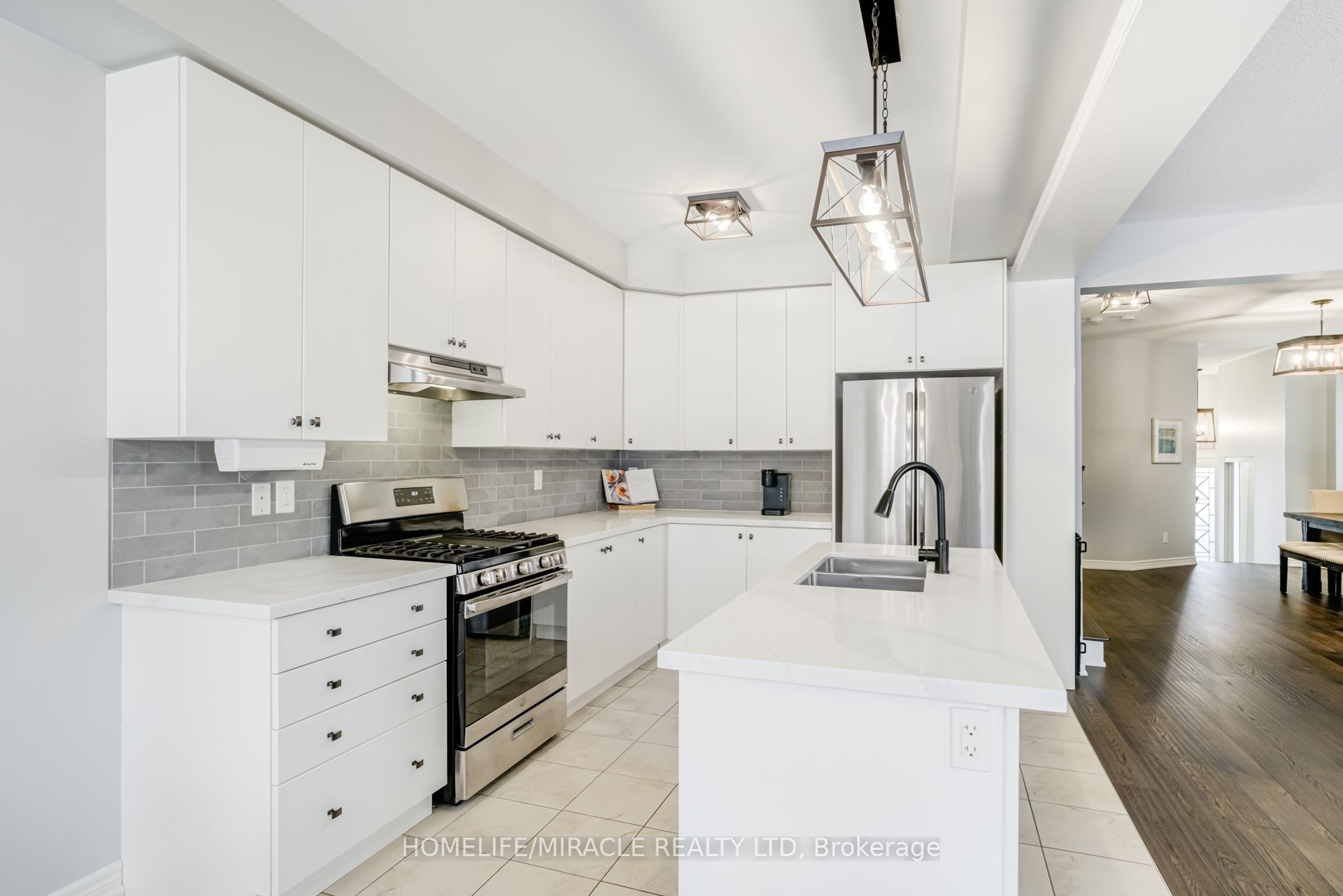 36 Hoard Avenue N
