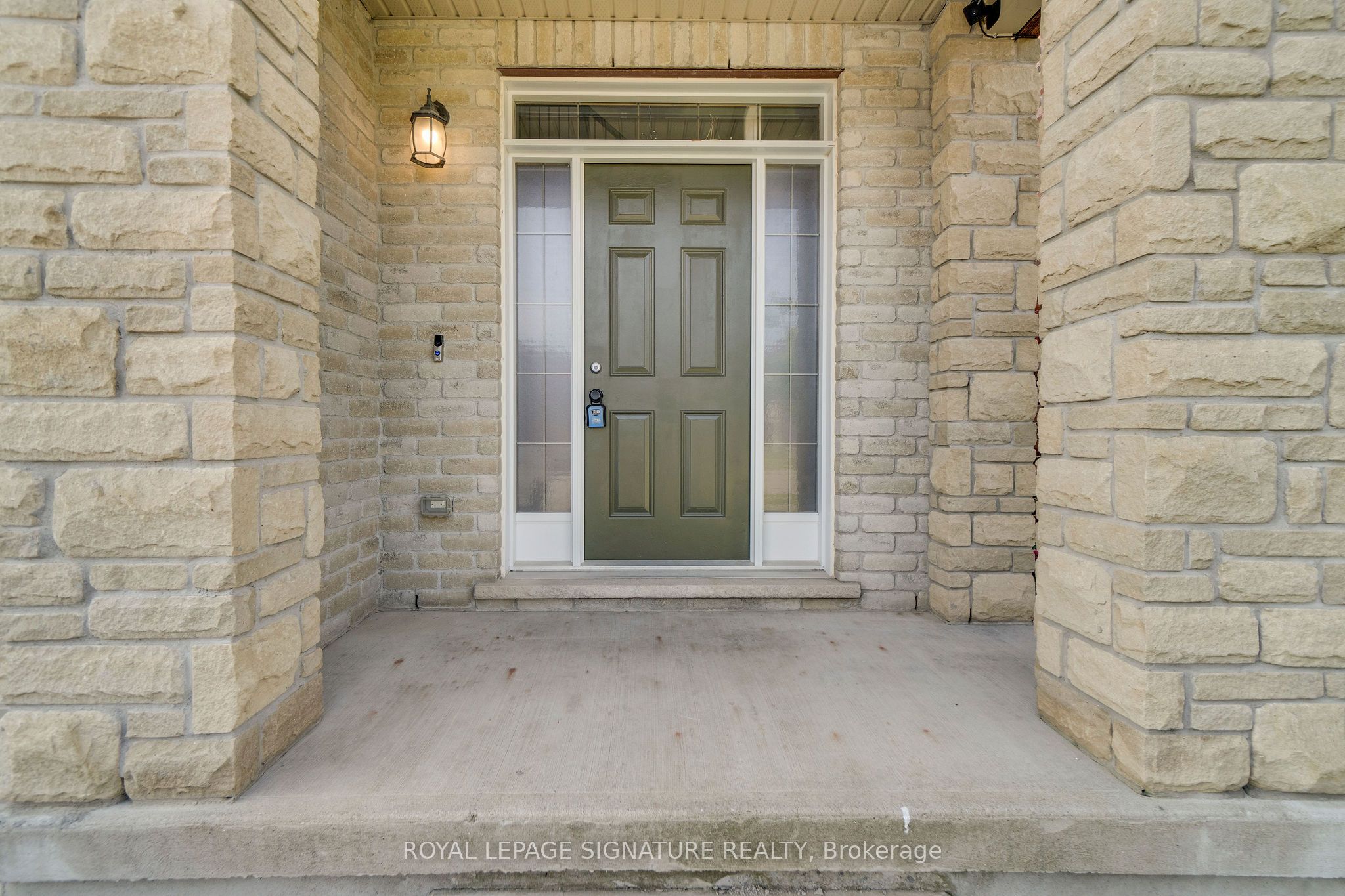 593 Pinery Trail