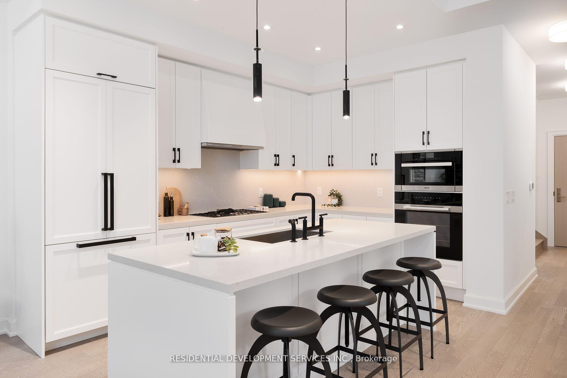 4 Bedrooms Condo at 1 Strathgowan,  Toronto For sale
