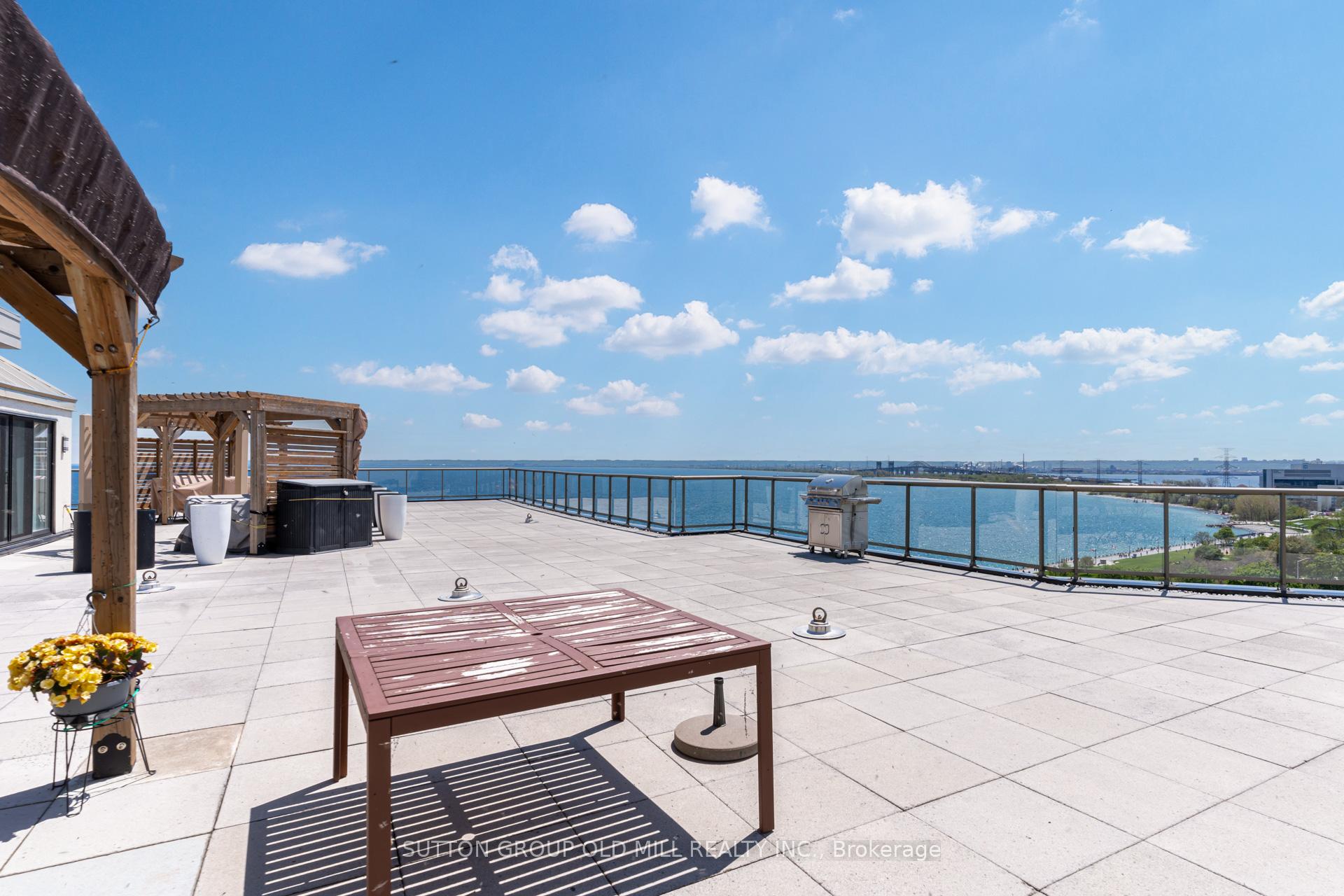 1 Bedroom Condo at 415 Locust, Burlington For sale