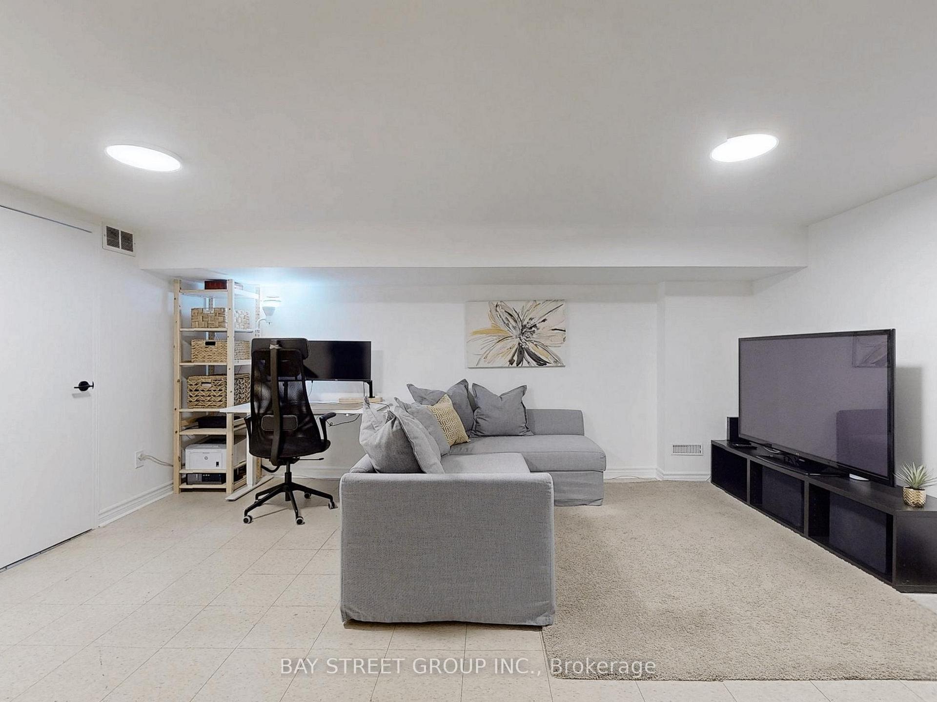 3 Bedrooms Condo at 89 Rameau, Toronto For sale