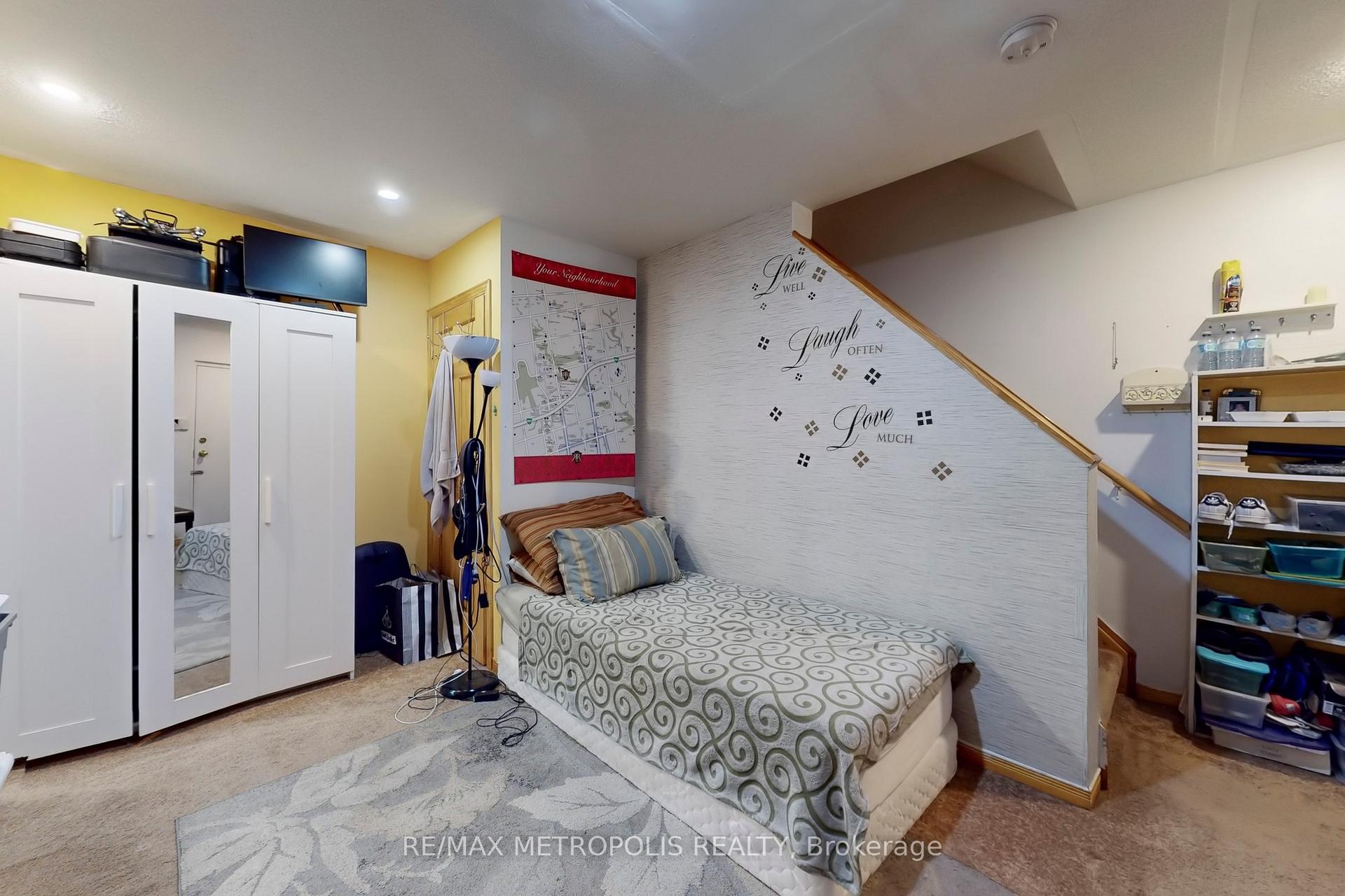 3 Bedrooms Condo at 735 New Westminster, Vaughan For sale