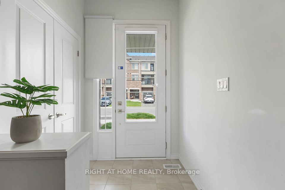 2020 Cameron Lott Crescent, Oshawa, ON L1L 0S1